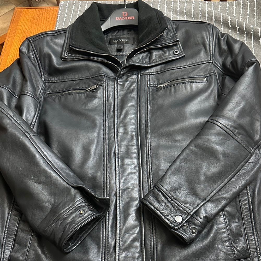 Sz XL Men’s Danier Black Winter Leather Military Jacket 3 M Thinsulate Lining.